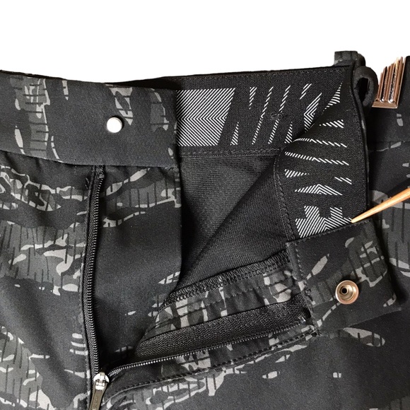 Nike Dri-Fit Camo Golf Shorts Performance Wear Swoosh Men's Medium - Picture 4 of 10